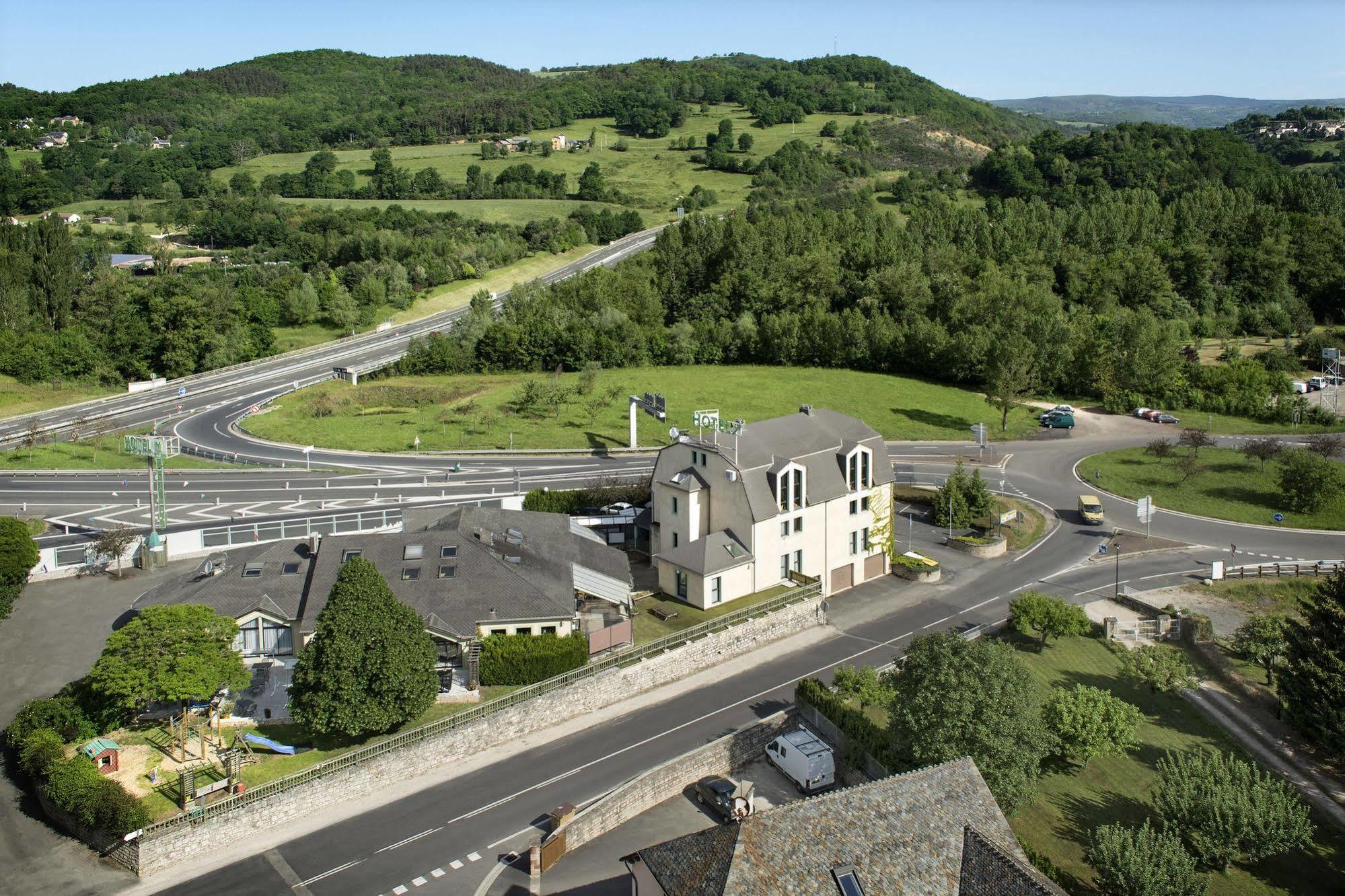 Hotel-Restaurant Le Calice Du Gevaudan - A75 Banassac Exterior photo